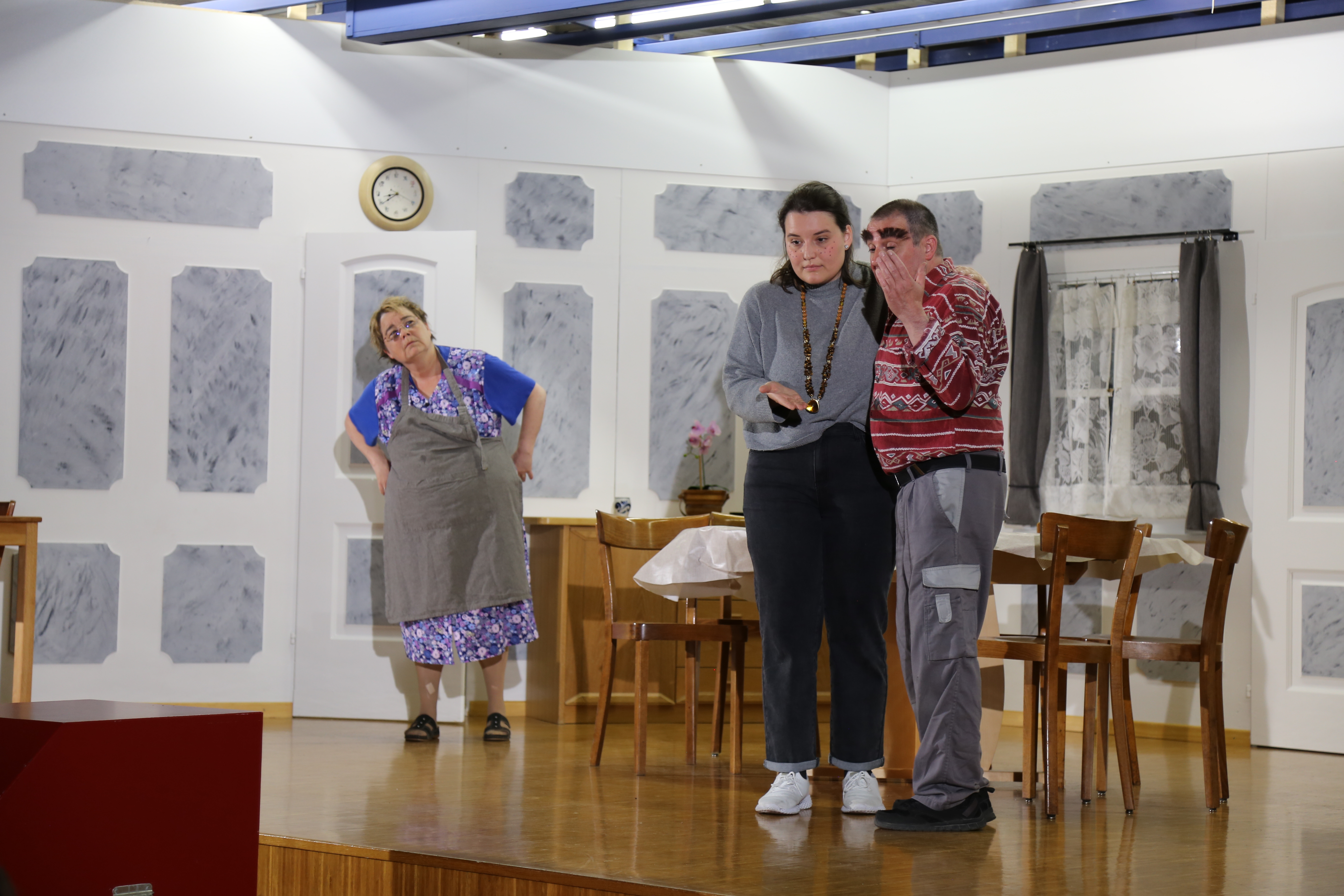 Theater Vagabunden Tuggen - Aufführung 2025, Ensemble auf der Bühne